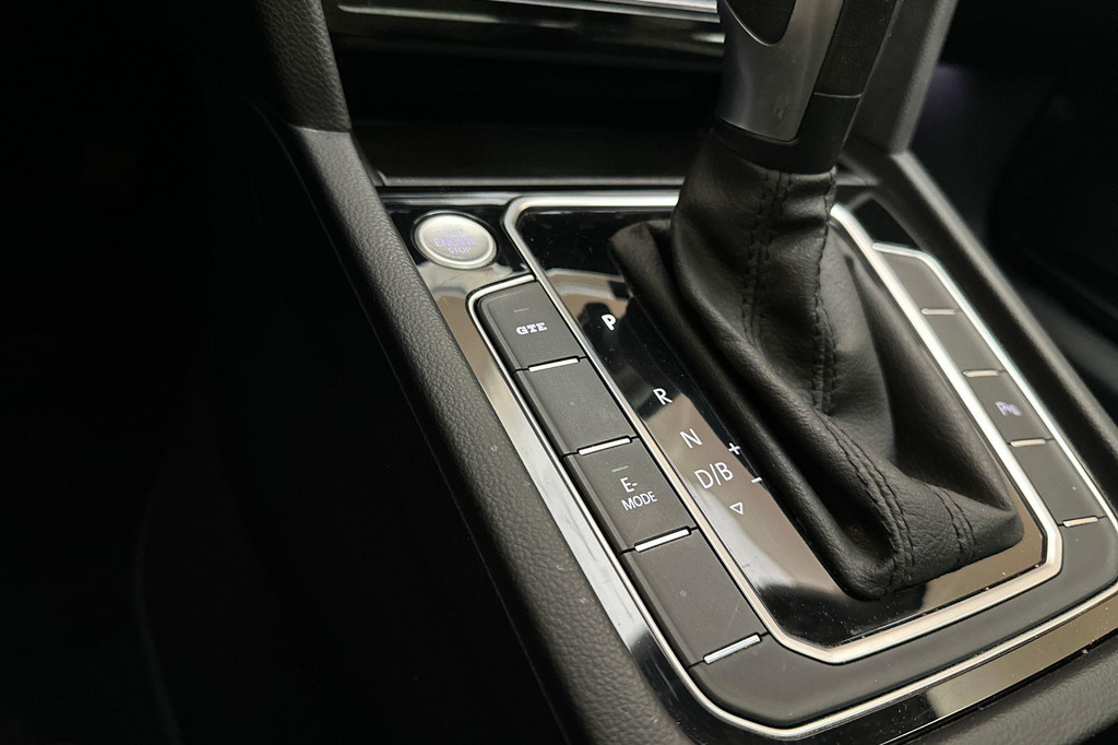 Volkswagen Passat (HZV39S) met abonnement