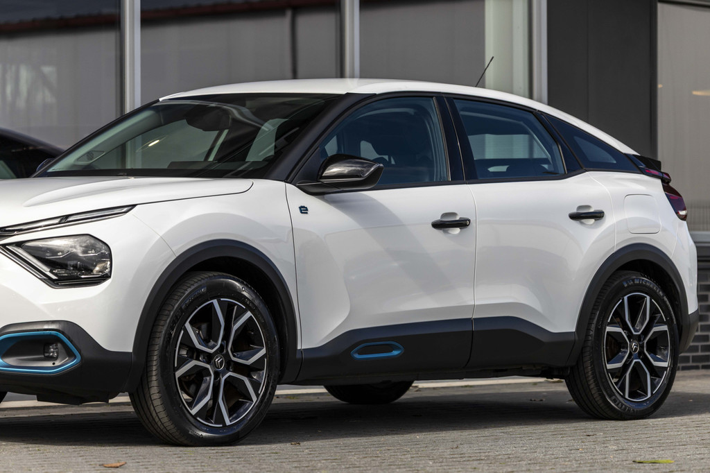 Citroën Ë-C4 (P682DJ) met abonnement