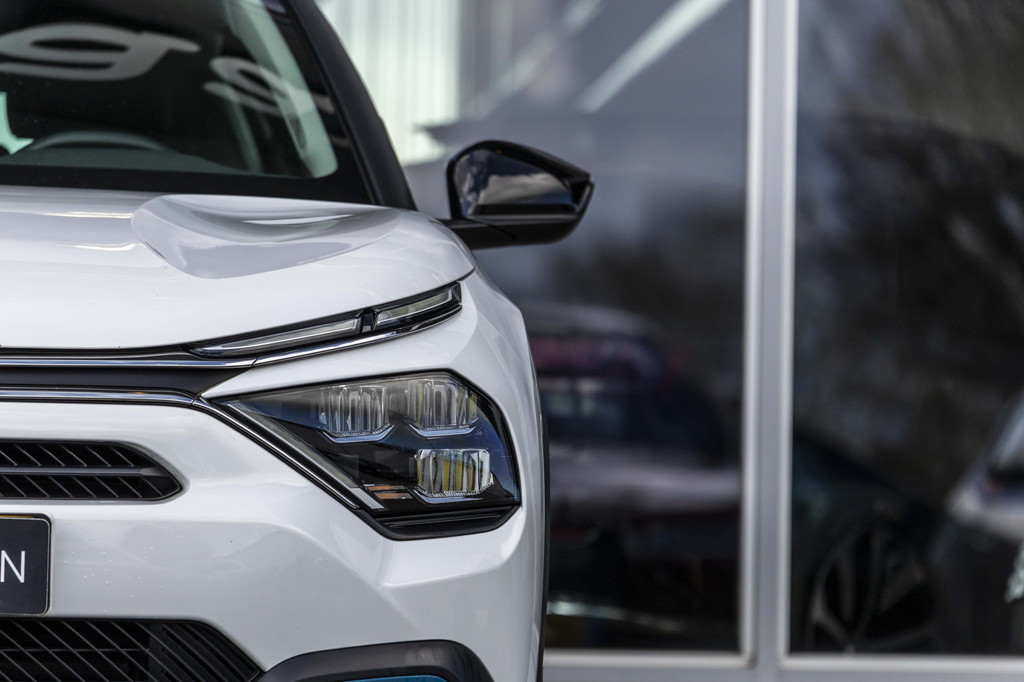 Citroën Ë-C4 (P682DJ) met abonnement