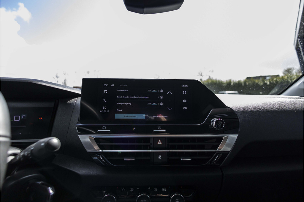 Citroën Ë-C4 (P682DJ) met abonnement