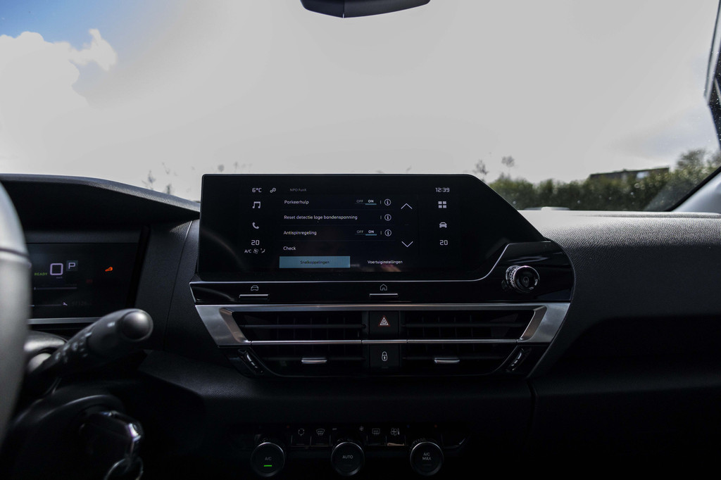 Citroën Ë-C4 (P682DJ) met abonnement