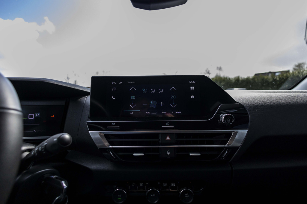 Citroën Ë-C4 (P682DJ) met abonnement