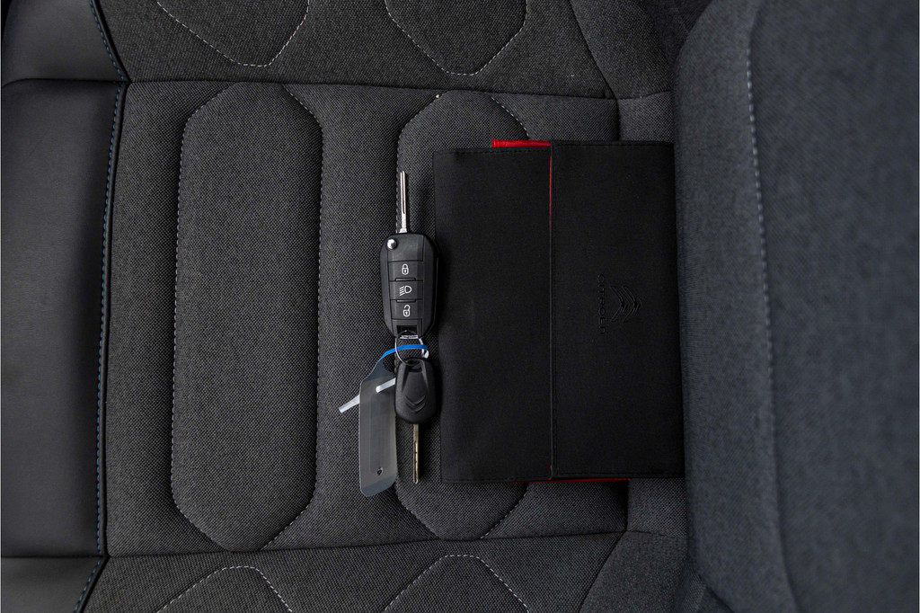 Citroën Ë-C4 (P682DJ) met abonnement