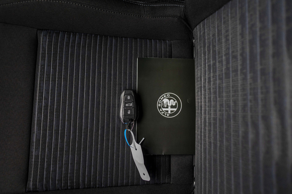 Alfa Romeo Junior (KFH99B) met abonnement