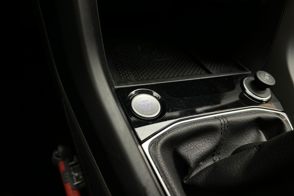 Volkswagen T-Cross (Z689DS) met abonnement