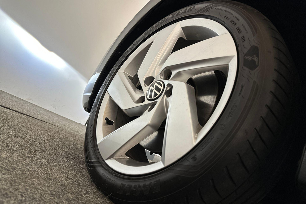 Volkswagen Golf (KFN69L) met abonnement