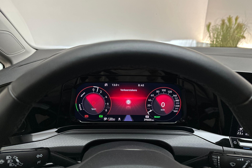 Volkswagen Golf (KFN69L) met abonnement