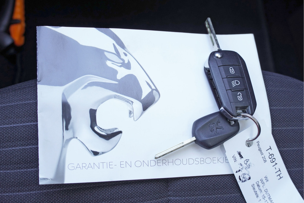 Peugeot 208 (T691TH) met abonnement