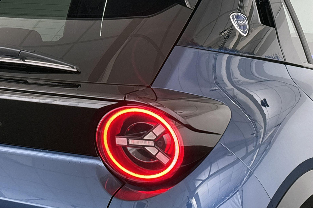 Lancia Ypsilon (JTJ96N) met abonnement