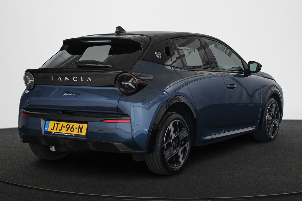 Lancia Ypsilon (JTJ96N) met abonnement