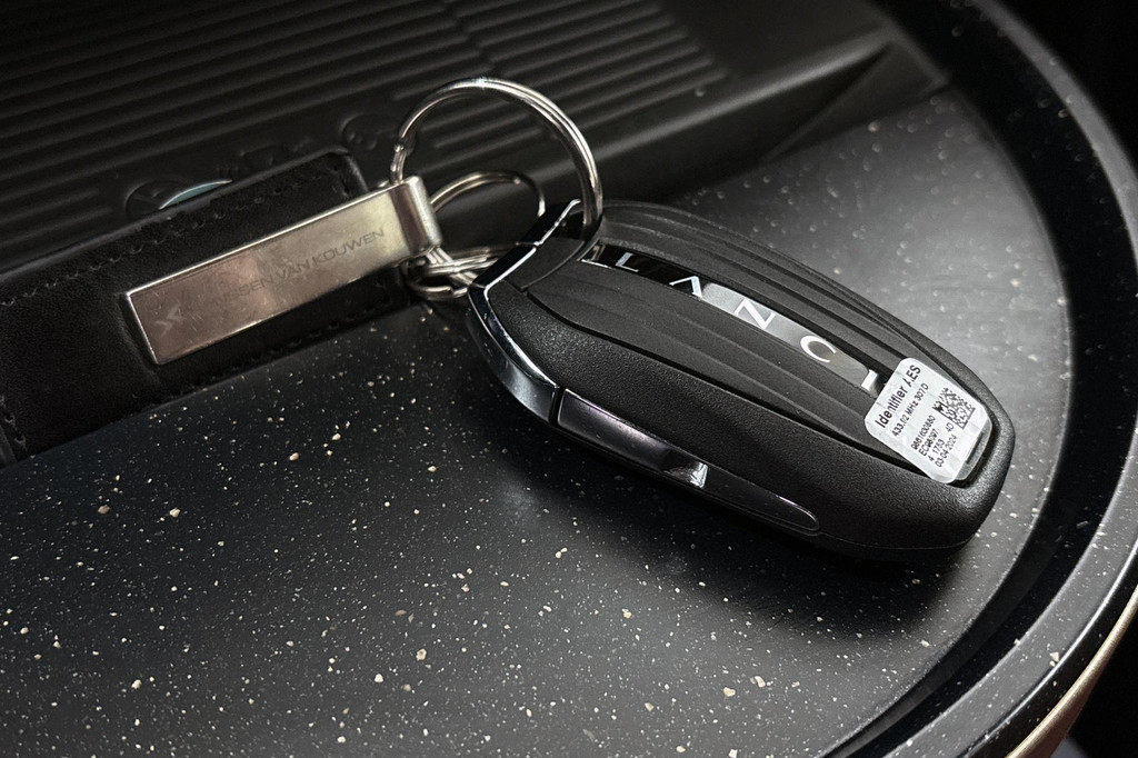 Lancia Ypsilon (JTJ96N) met abonnement