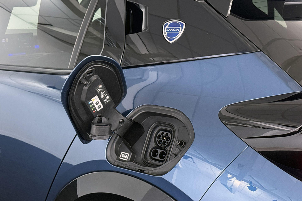 Lancia Ypsilon (JTJ96N) met abonnement