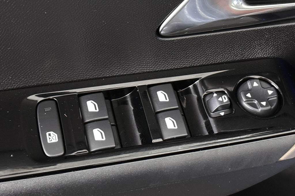 Lancia Ypsilon (JTJ96N) met abonnement