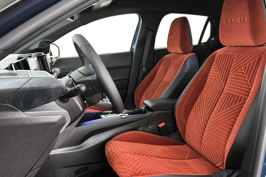 Lancia Ypsilon (JTJ96N) met abonnement