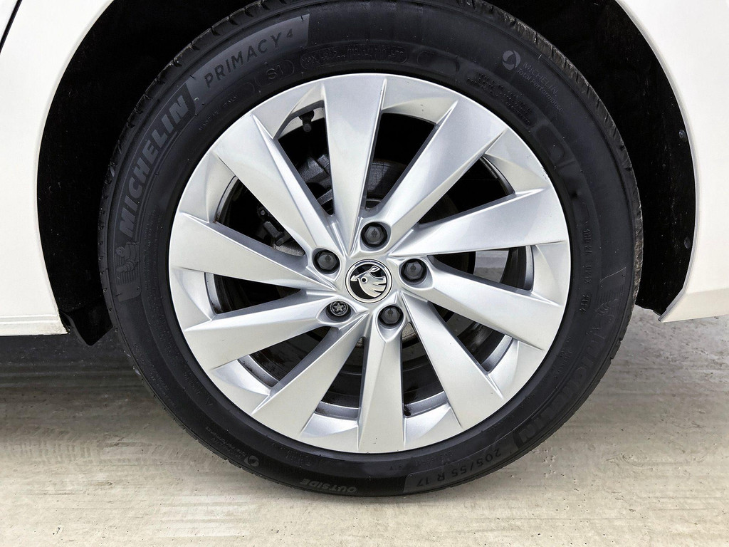 ŠKODA Octavia (KGJ47Z) met abonnement