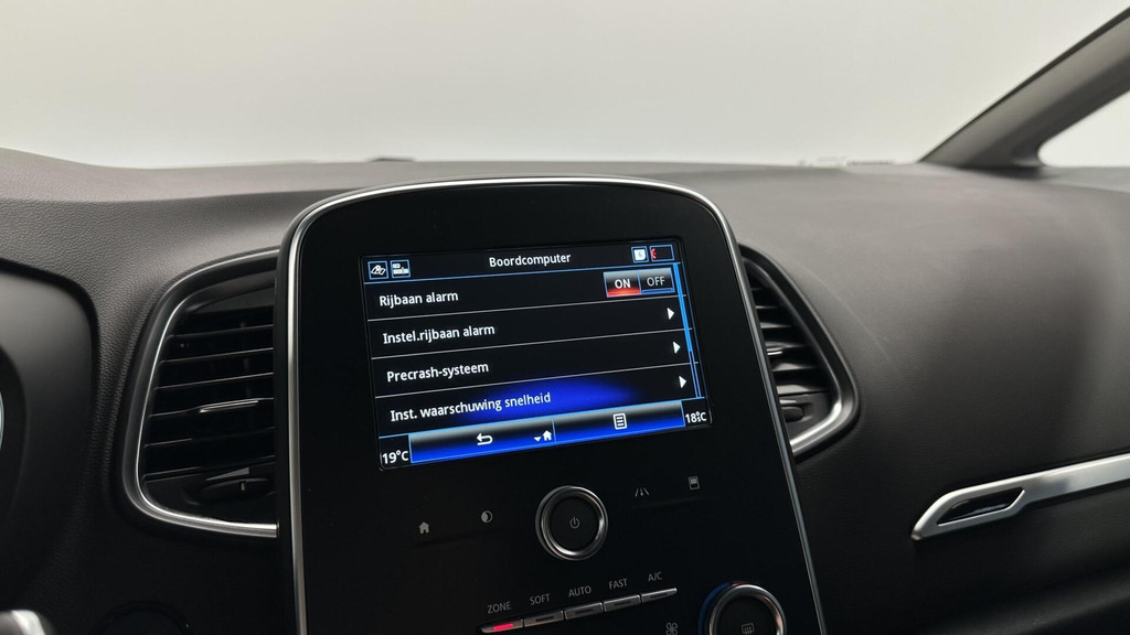 Renault Scénic (N796XN) met abonnement