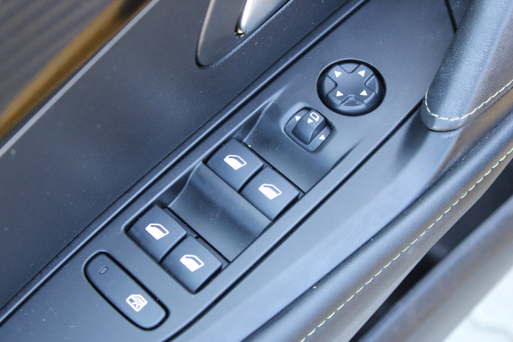 Peugeot e-208 (K882XT) met abonnement