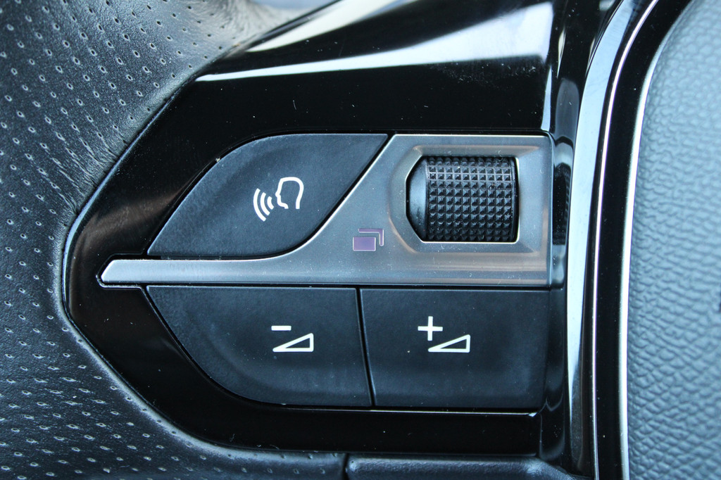 Peugeot e-208 (K882XT) met abonnement