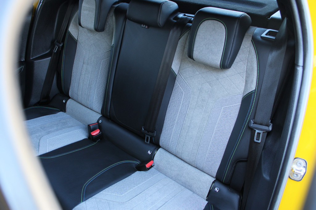 Peugeot e-208 (K882XT) met abonnement