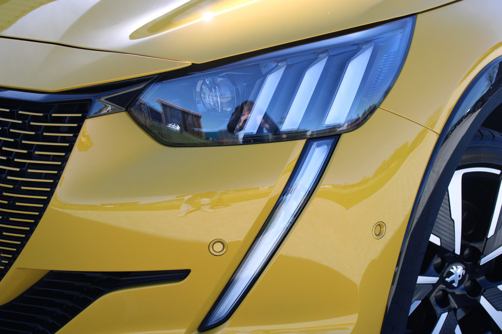 Peugeot e-208 (K882XT) met abonnement