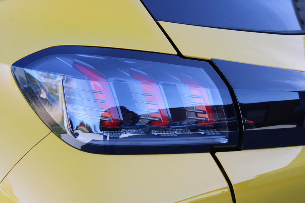 Peugeot e-208 (K882XT) met abonnement