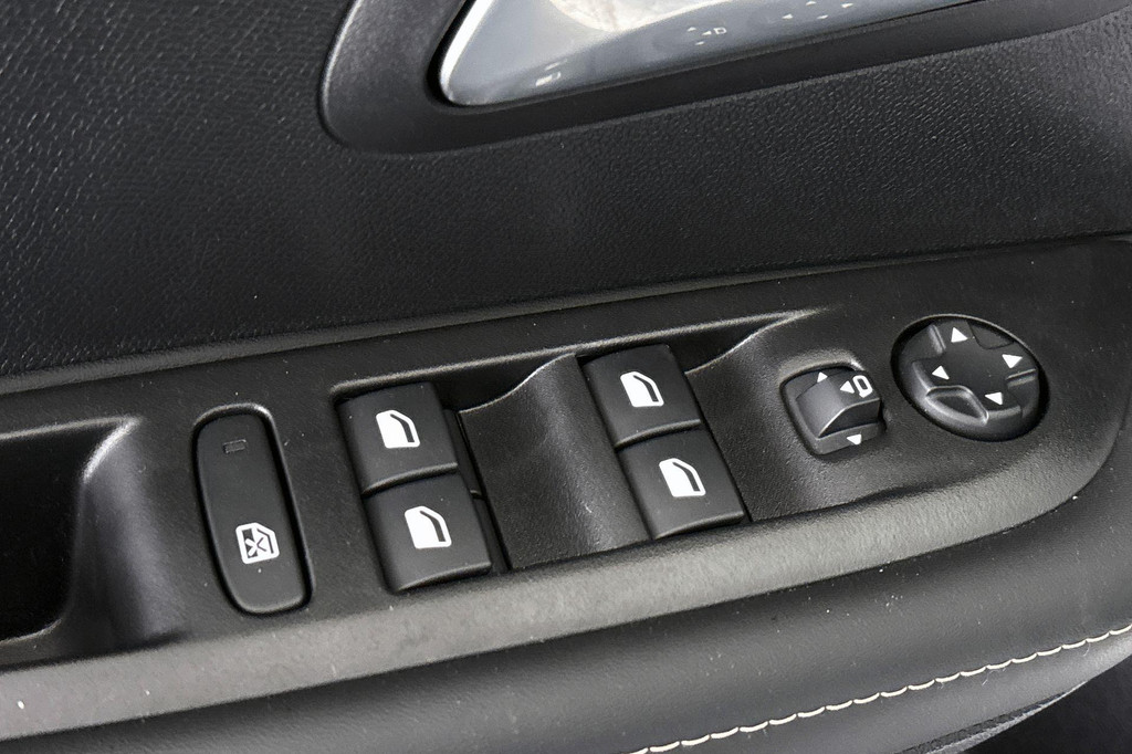 Peugeot 208 (HTP33D) met abonnement