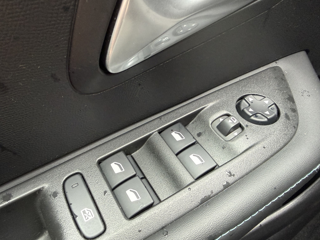 Peugeot e-208 (L356FH) met abonnement