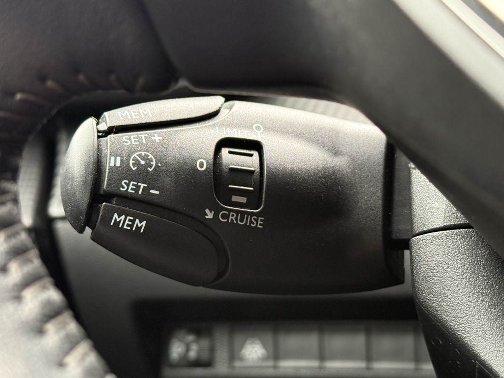 Peugeot e-208 (L356FH) met abonnement