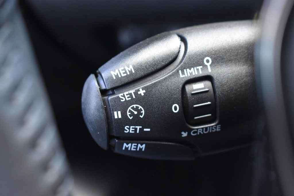 Peugeot e-208 (X999VK) met abonnement