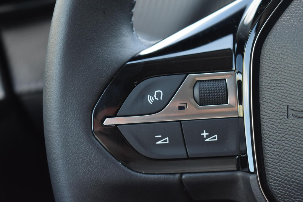 Peugeot e-208 (X003VL) met abonnement