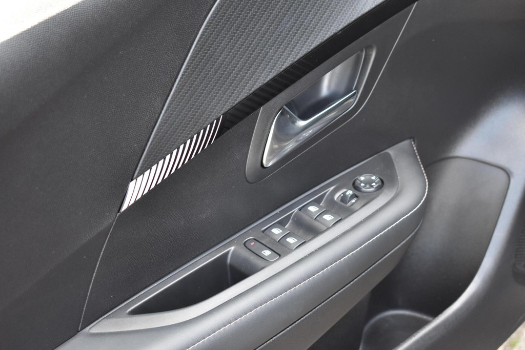 Peugeot e-208 (X003VL) met abonnement