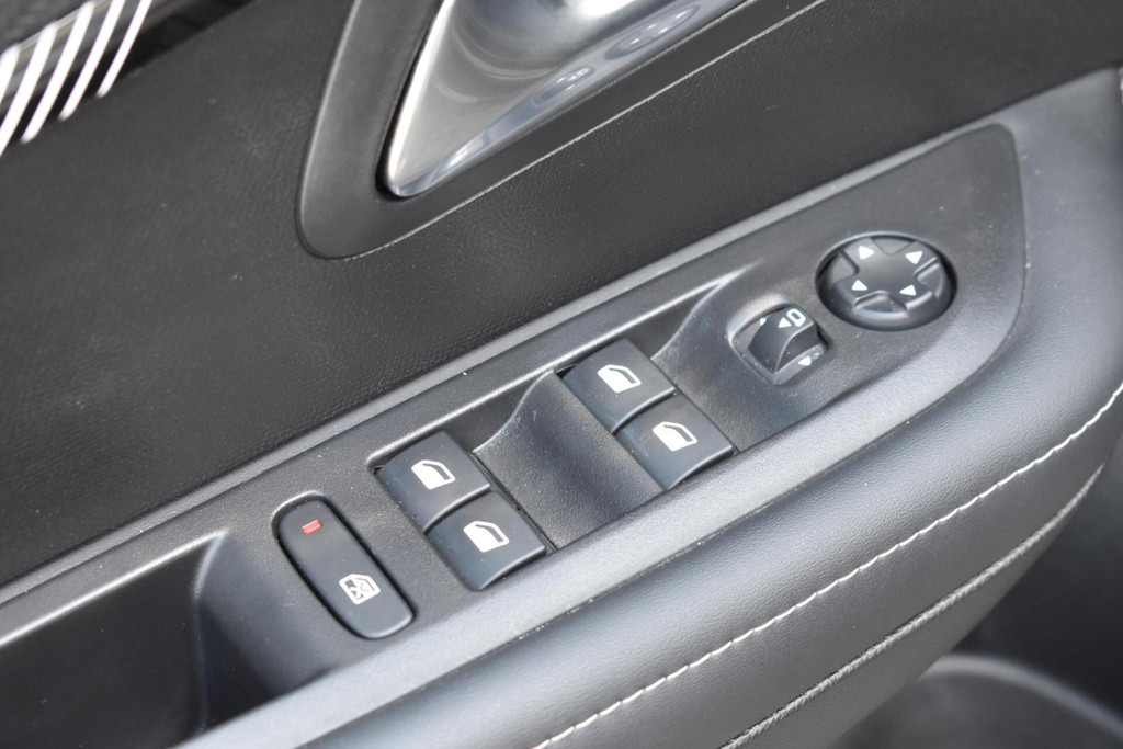 Peugeot e-208 (X003VL) met abonnement