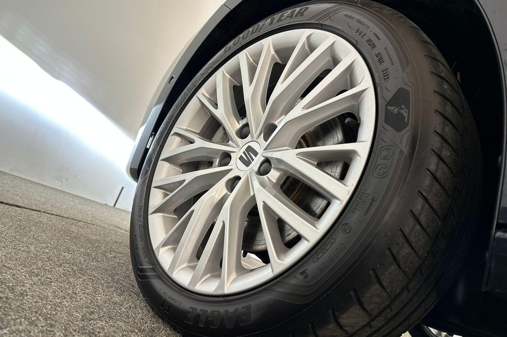 Seat Leon (KGH74P) met abonnement