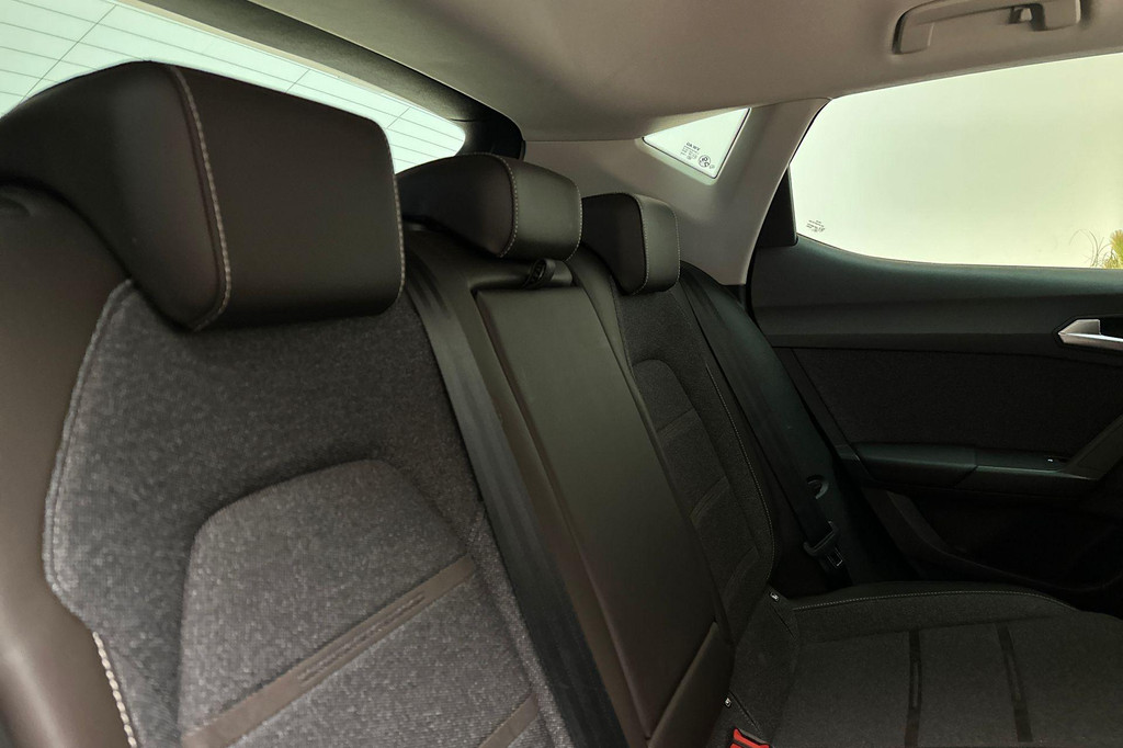 Seat Leon (KGH74P) met abonnement