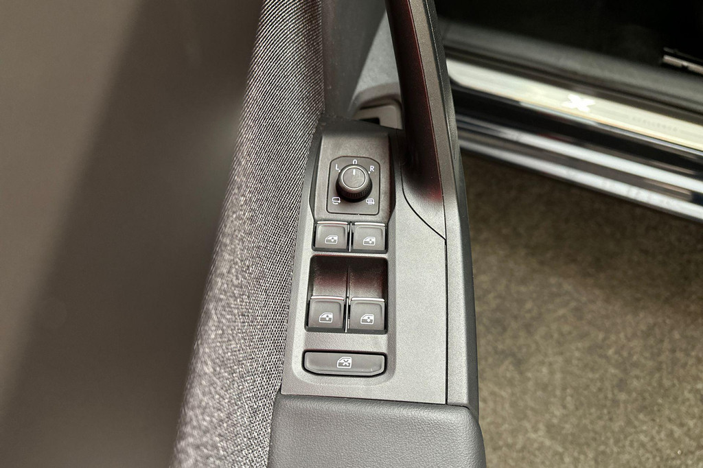 Seat Leon (KGH74P) met abonnement