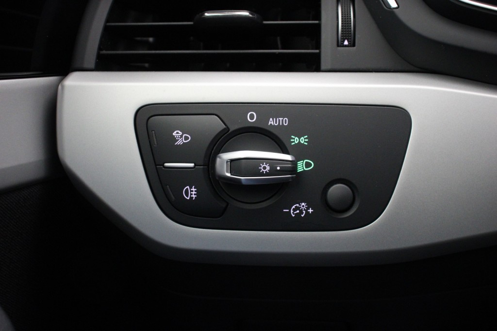 Audi A4 (T709FN) met abonnement