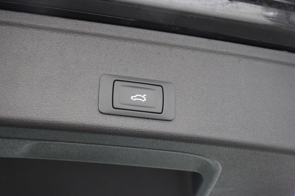 Audi A4 (T709FN) met abonnement