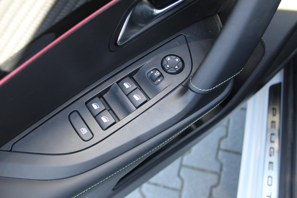 Peugeot e-2008 (GRB97R) met abonnement