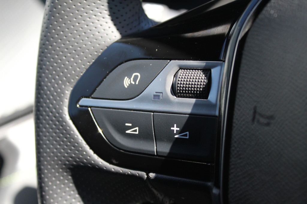 Peugeot e-2008 (GRB97R) met abonnement