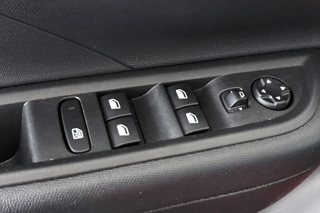 Opel Frontera (HZN87N) met abonnement