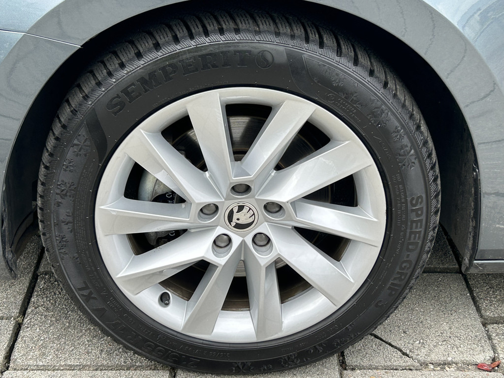 ŠKODA Superb (JZX96S) met abonnement