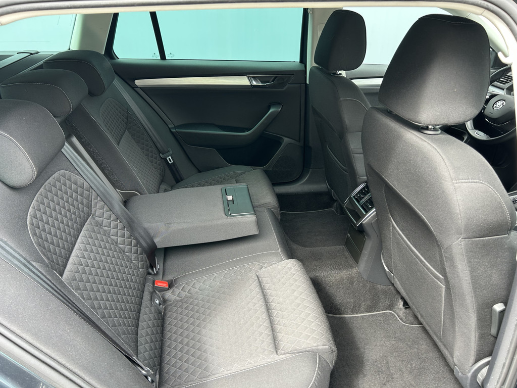 ŠKODA Superb (JZX96S) met abonnement