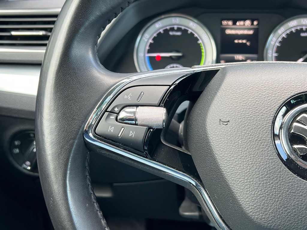 ŠKODA Superb (JZX96S) met abonnement