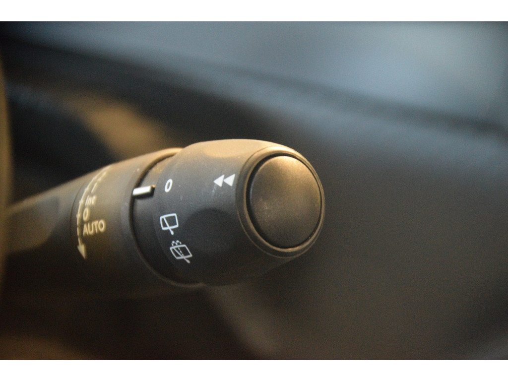 Peugeot 208 (KGL88N) met abonnement
