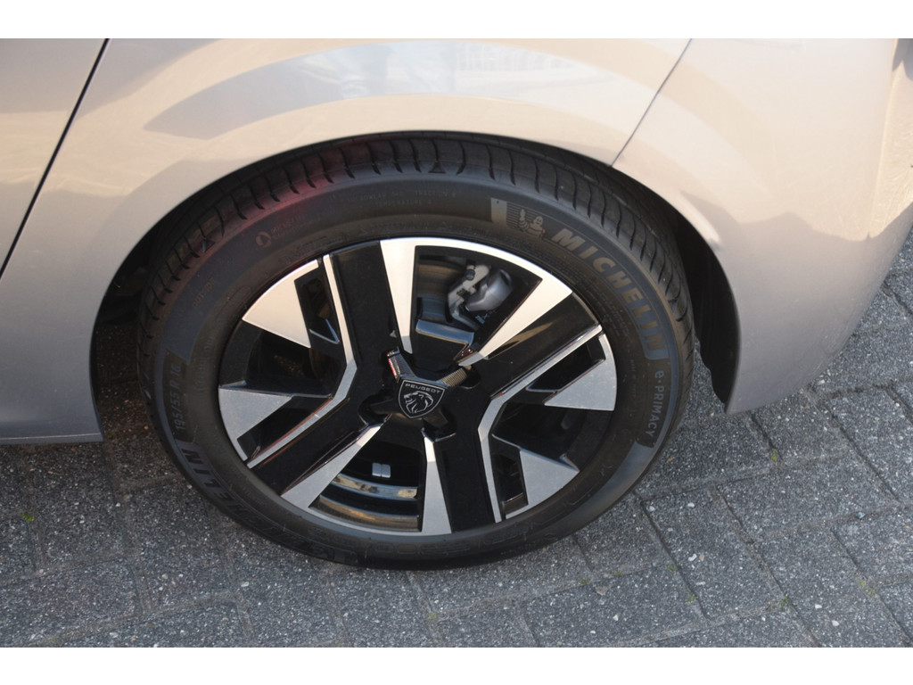 Peugeot 208 (KGL88N) met abonnement