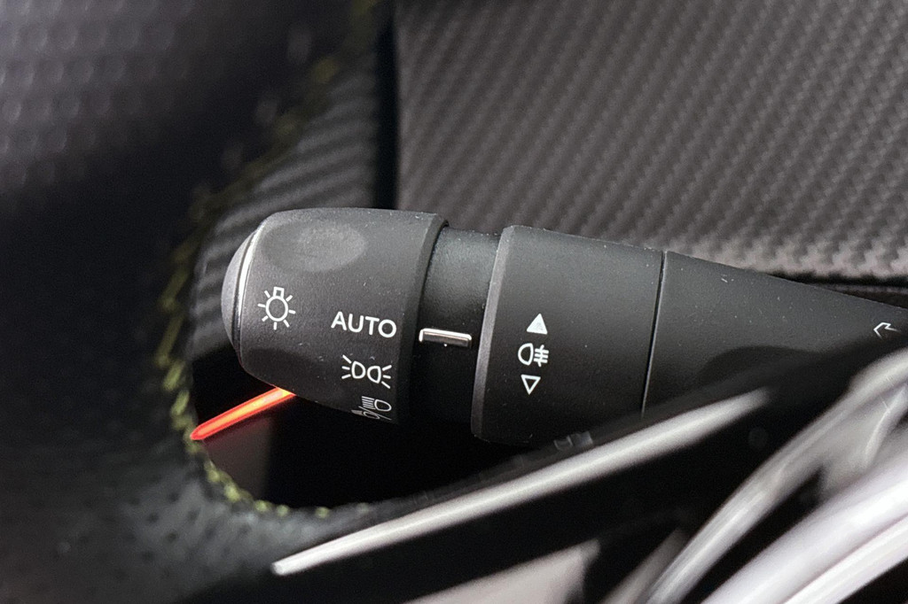 Peugeot e-208 (L306GJ) met abonnement
