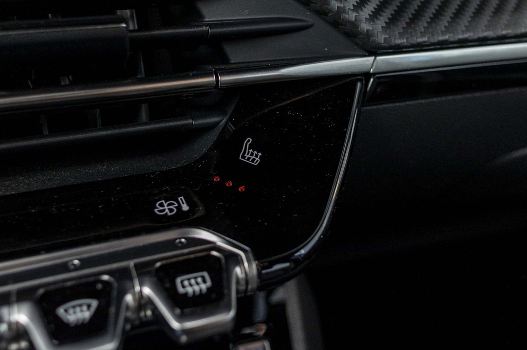 Peugeot e-2008 (X039RP) met abonnement