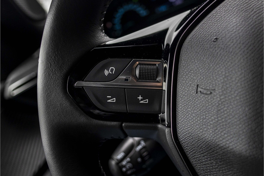 Peugeot e-2008 (X039RP) met abonnement