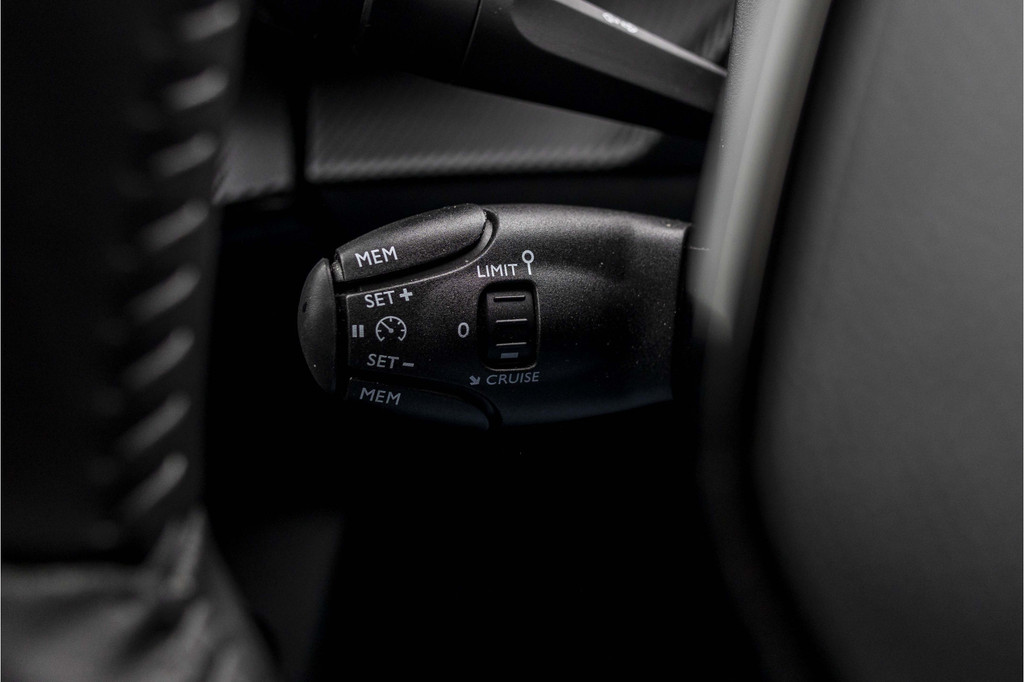 Peugeot e-2008 (X039RP) met abonnement