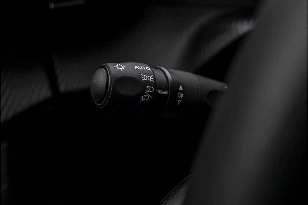 Peugeot e-2008 (X039RP) met abonnement